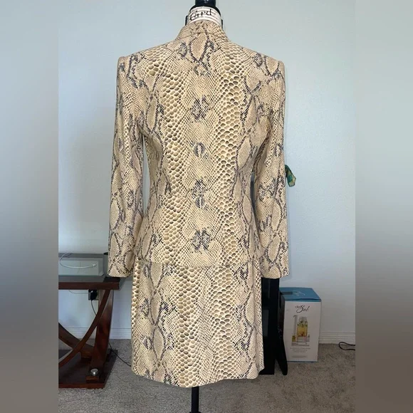 Alberto Makali - Snake-Print Tailored Blazer  and Skirt Set in Size 8 - Picture 2 of 16
